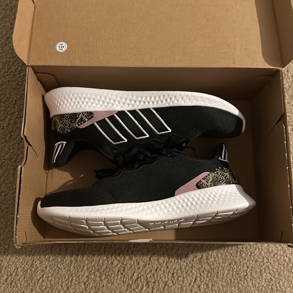 Adidas shoes - Picture 1 of 5
